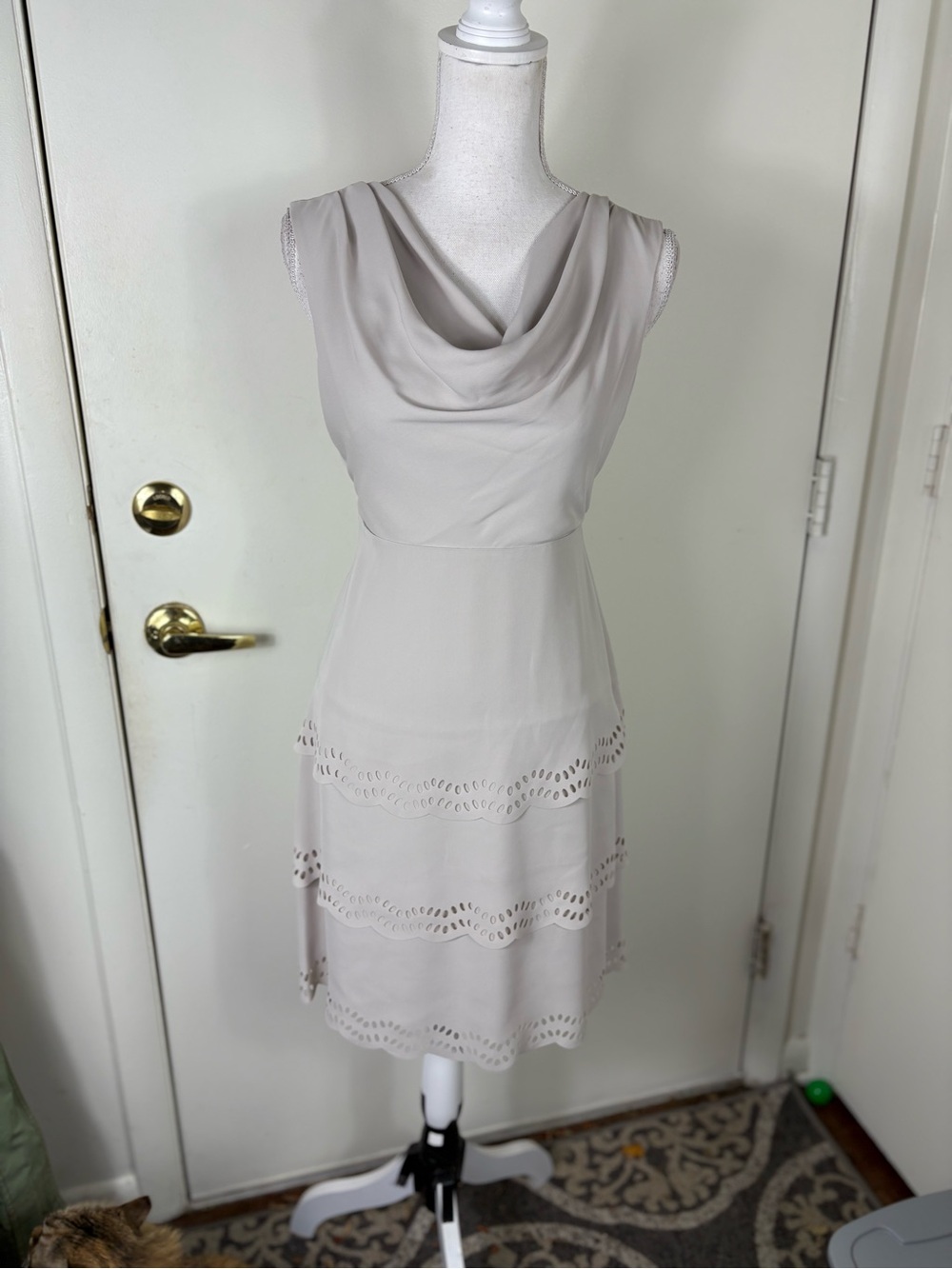 Spense Women Sz 4 Sleeveless lined laser cut draped neck Beige Scallop Hem Dress - Picture 8 of 11